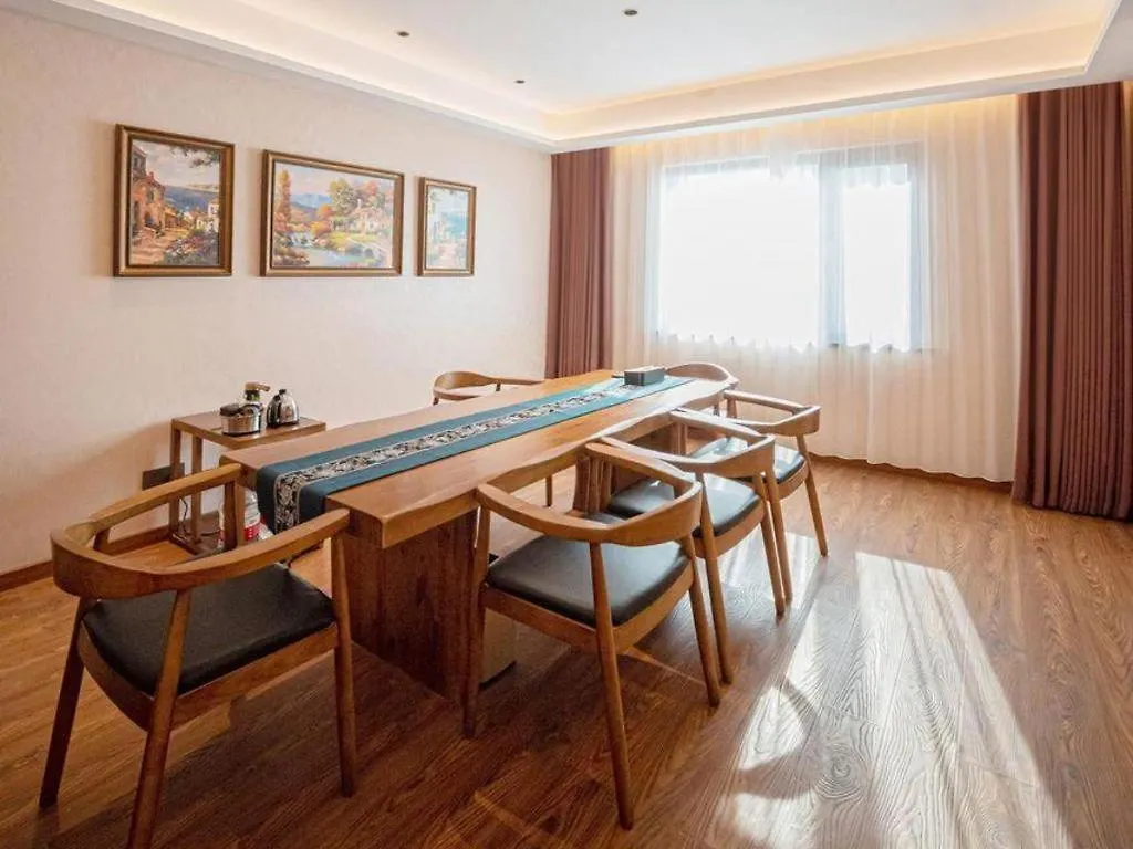 Hotel James Joyce Coffetel Xinyang Xixian Longhu Huayi